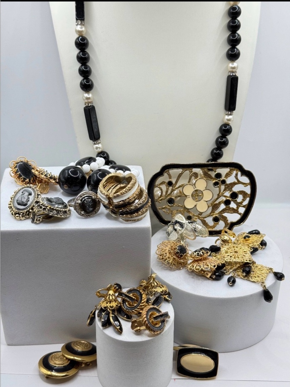 Vintage Black Gold Jewelry Lot - Picture 1 of 10